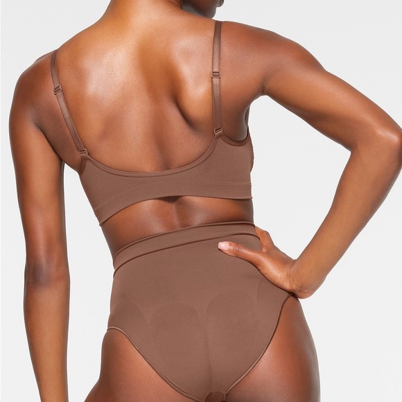 Seamless Brown Bralette - Picture 3 of 9